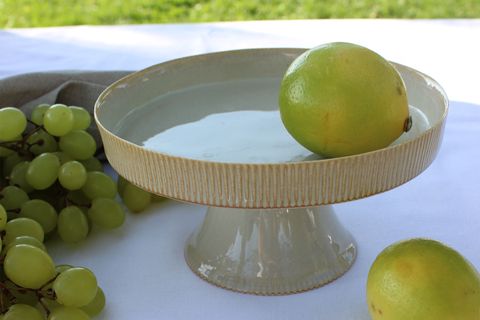 FLUTED AYAKLI SUNUM TABAĞI, KOTON KREM