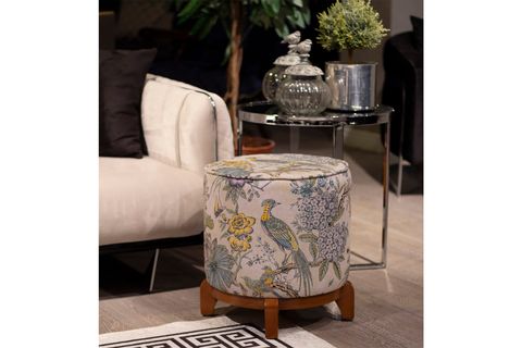 ADAWALL SARI KUŞ DETAYLI AHŞAP AYAKLI PUF, KREM
