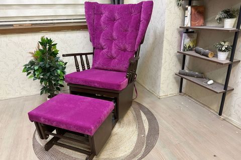 ASEDİA MAMA PUFLU SALLANAN SANDALYE, FUŞYA, CEVİZ AHŞAP AYAK