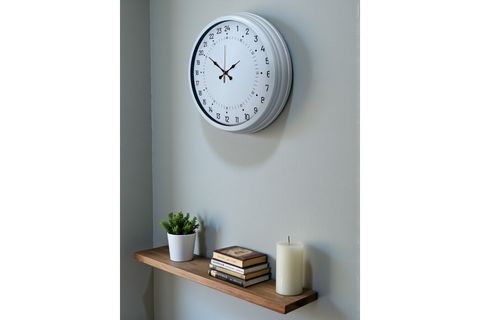 BEYAZ METAL 24 SAAT GÖSTERGELİ ÖZEL TASARIM DUVAR SAATİ 40 CM