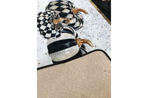 BRİLLANT HALI LUCİO DAMALI BALKABAĞI DESEN SAÇAKSIZ LATEKS DERİ TABAN SU GEÇİRMEZ LEKE TUTMAZ MUTFAK HALISI 130X190 BEJ
