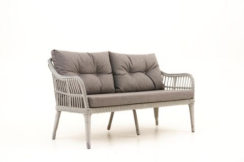 ÇEŞME OTURMA GRUBU, GRİ