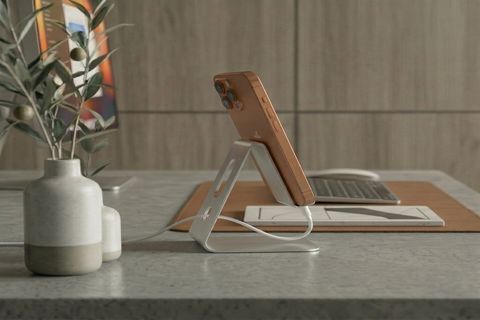 PASLANMAZ ÇELİK MASAÜSTÜ TELEFON STANDI, GÜMÜŞ GRİ, 7X10X5 CM