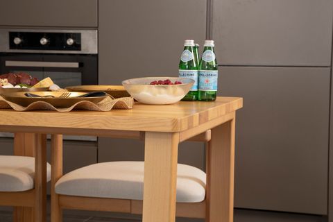 CHERİ SIRT MİNDERLİ İSKANDİNAV BENCHLİ MASİF MASA TAKIMI, KREM, 2 SANDALYELİ, 80X160