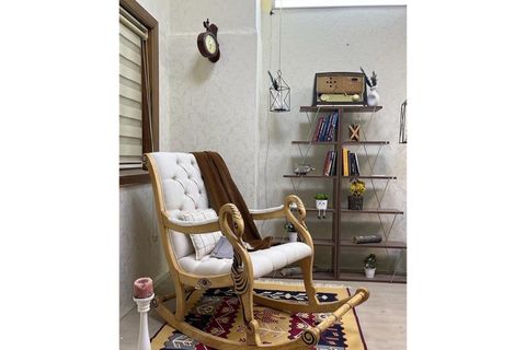 ASEDİA VİNTAGE KAPİTONELİ SALLANAN SANDALYE, KREM, AHŞAP, NATUREL AYAK