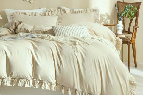 MAKİ PAMUKLU FIRFIRLI NEVRESİM VE YASTIK KILIFI SETİ, FUŞYA