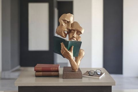 KİTAP OKUYAN ÇİFT BİBLO