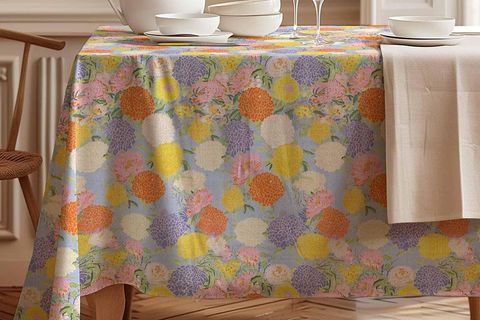 GÖKKUŞAĞI BAHÇESİ PAMUK MASA ÖRTÜSÜ, 150X150CM