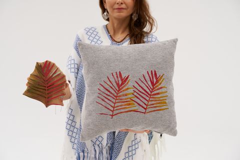 FUTAGO KARE KIRLENT KILIFI, KIRMIZI ETNİK YAPRAK DESEN, 50X50