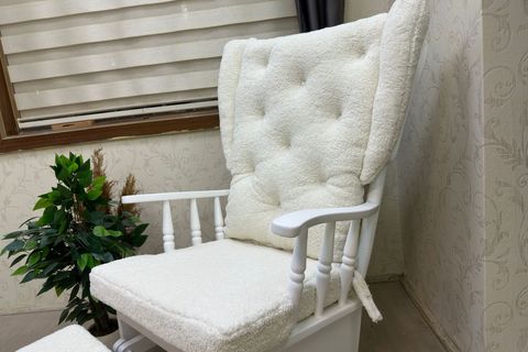 ASEDİA MAMA PUFLU SALLANAN SANDALYE, TEDDY KREM, LAKE AHŞAP AYAK