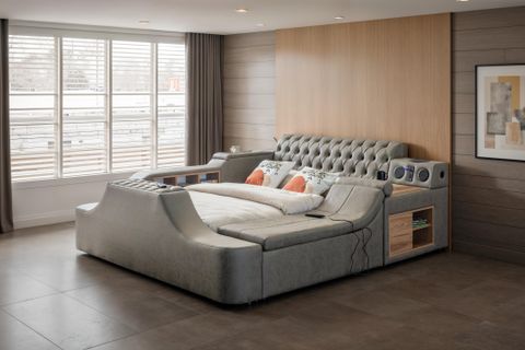 ROME TV MODÜLLÜ MASAJLI AKILLI KARYOLA, KAHVERENGİ