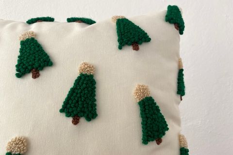 GALİA TASARIM YILBAŞI TEMALI ÇAM AĞAÇLARI PUNCH KIRLENT KILIFI