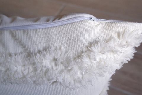 PÜSKÜLLÜ PAMUK KIRLENT KILIFI, BEYAZ