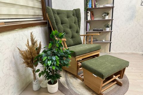 ASEDİA MAMA PUFLU SALLANAN SANDALYE, YEŞİL, NATUREL AHŞAP AYAK