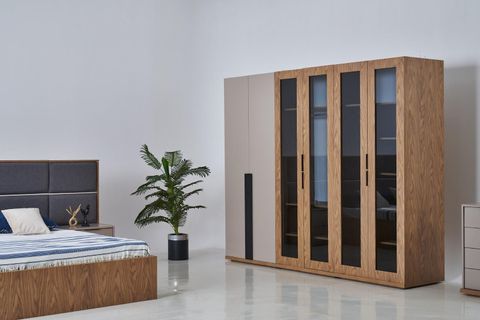 RENATA GARDIROP, 6 KAPAKLI