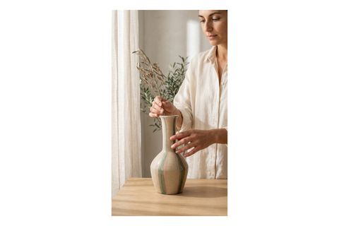 HAND PAİNTED TERRACOTTA VAZO, 1