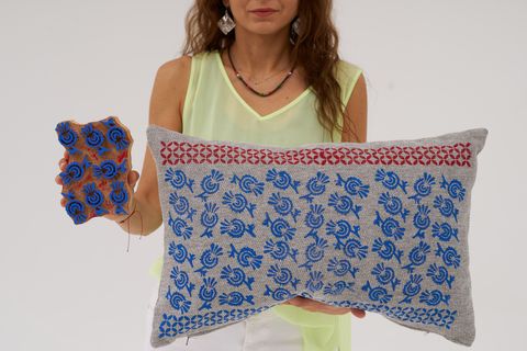 AO AKA DİKDÖRTGEN KIRLENT, KIRMIZI MAVİ ETNİK DESEN, 40X60