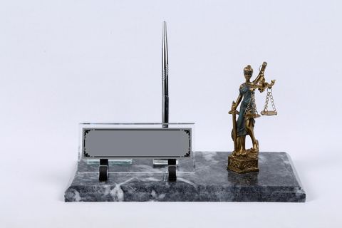 THEMİS ADALET TANRIÇASI FİGÜRLÜ MERMER MASA ÜSTÜ İSİMLİK GÜMÜŞ