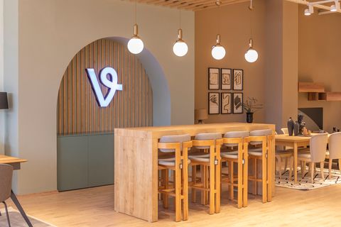MİLANO AHŞAP BAR TABURESİ
