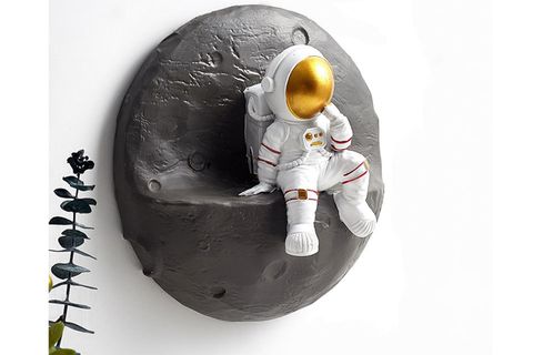 AY ÜSTÜNDE OTURAN ASTRONOT, GOLD