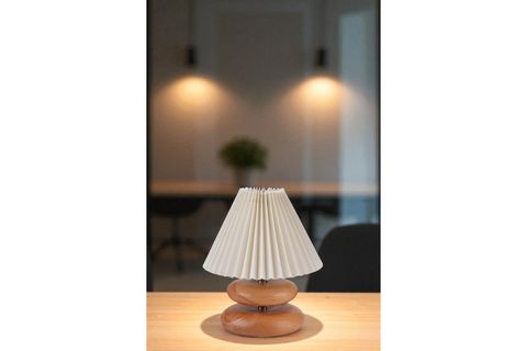 MARS MASA LAMBASI, NATUREL PİLELİ KREM ABAJURLU