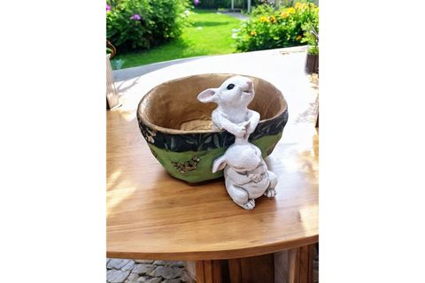 TAVŞAN FİGÜRLÜ SAKSI SUNUMLUK