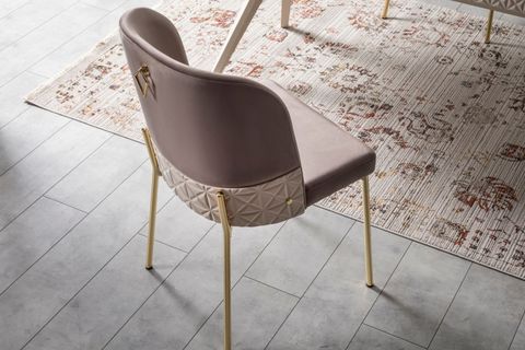 BARCELONA YEMEK ODASI TAKIMI, AYTAŞI