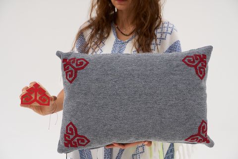 RİN DİKDÖRTGEN KIRLENT KILIFI, KIRMIZI ETNİK DESEN, 40X60