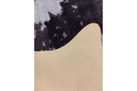 BRİLLANT HALI DANA POST TÜYSÜZ KAYMAZ DERİ TABAN SU GEÇİRMEZ LEKE TUTMAZ HALI 130X190 SİYAH BEYAZ