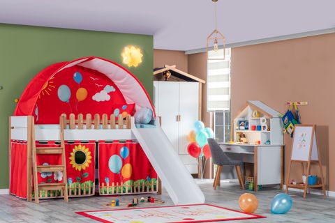 MY HOUSE MONTESSORİ KIRMIZI KUMAŞLI YAY ÇATILI KAYKAYLI OYUN EVİ