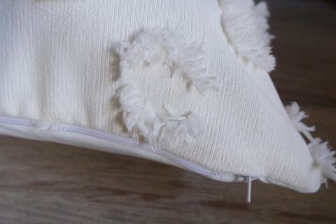 PUANTİYE DESENLİ PÜSKÜLLÜ PAMUK KIRLENT KILIFI, BEYAZ