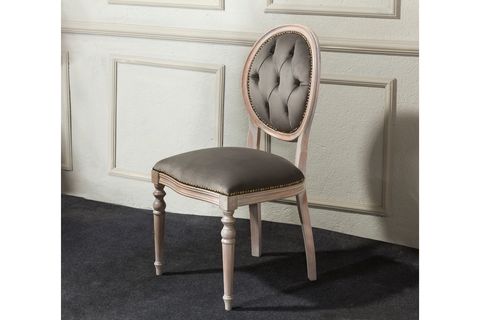 Kolsuz Sandalye, Beyaz Sandalye