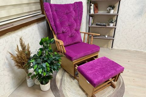 ASEDİA MAMA PUFLU SALLANAN SANDALYE, FUŞYA, NATUREL AHŞAP AYAK