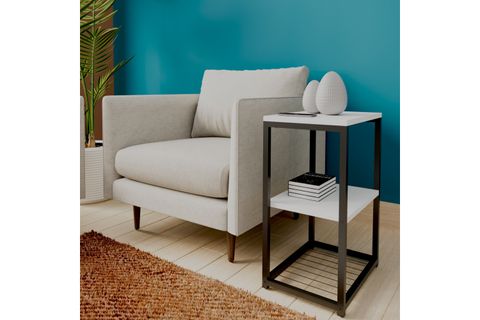 LİNA METAL AYAKLI AHŞAP RAFLI YAN SEHPA, BEYAZ