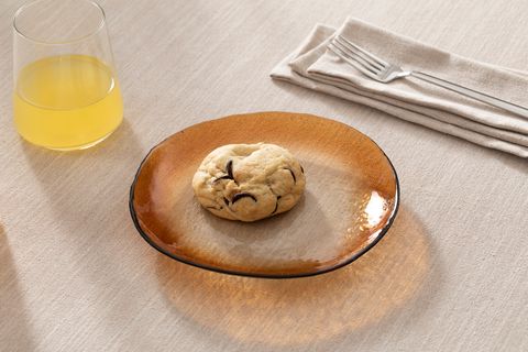 KİTCHEN ESSENTİALS ALTHEA CAM PASTA TABAĞI 21 CM, AMBER
