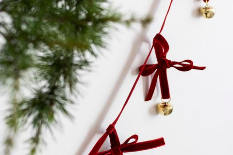 YILBAŞI KADİFE KURDELE GOLD ZİLLİ ZİNCİR NOEL ÇAM AĞAÇ SÜSÜ