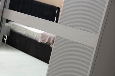 ALYA YATAK ODASI TAKIMI, SÜRGÜ KAPAKLI