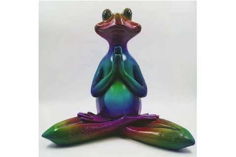 YOGA YAPAN KURBAĞA HEYKELİ