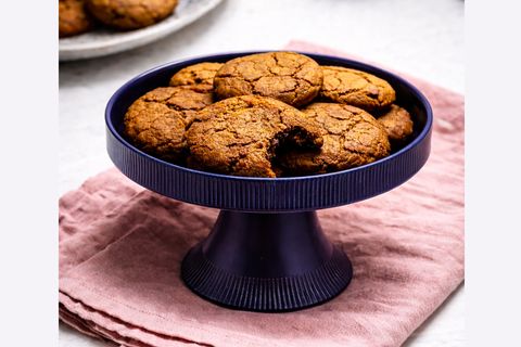 FLUTED AYAKLI SUNUM TABAĞI, LACİVERT