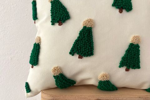 GALİA TASARIM YILBAŞI TEMALI ÇAM AĞAÇLARI PUNCH KIRLENT KILIFI