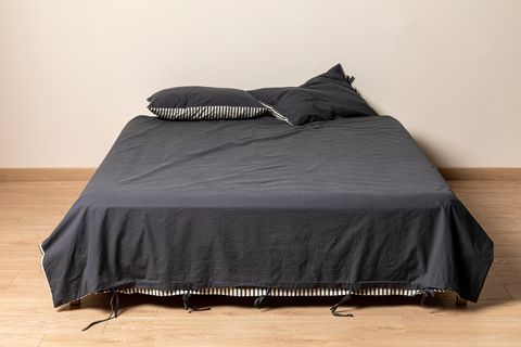 COZY ÇİFT TARAFLI YIKANMIŞ PAMUKLU NEVRESİM SETİ, KİNG SİZE, ANTRASİT