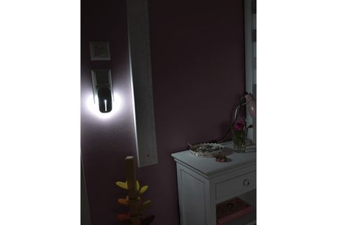 BRENNENSTUHL HAREKET VE KARANLIK SENSÖRLÜ 1 + 8 LED 25 LÜMEN GECE LAMBASI