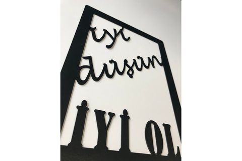 İYİ DÜŞÜN İYİ OL YAZILI DUVAR DEKORU