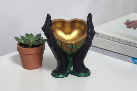 ELLER ARASINDA KALP DEKORATİF OBJE