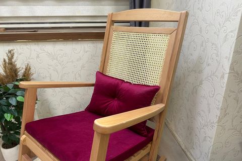 ASEDİA VERANDA HASIRLI MİNDERLİ SALLANAN SANDALYE, FUŞYA, NATUREL AYAK