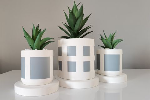 LİV STİL ÜÇLÜ YAPAY ÇİÇEKLİ SUKULENT BETON SAKSI SETİ