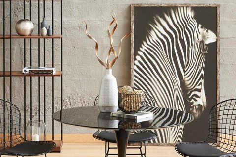 ZEBRA GÜMÜŞ DERİ ÜZERİNE BASKILI ÇERÇEVELİ TABLO 90X150