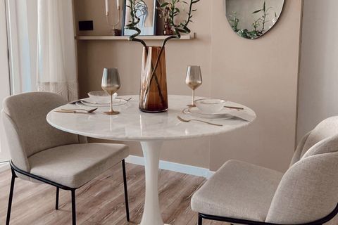 TULİP MASA, BEYAZ MERMER, BEYAZ AYAK, 90X90