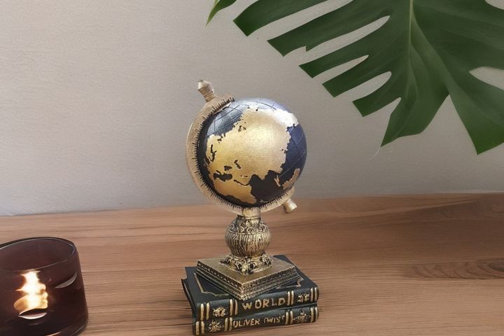 Londa Boek en Wereld Decoratief Object, Zwart en Goud