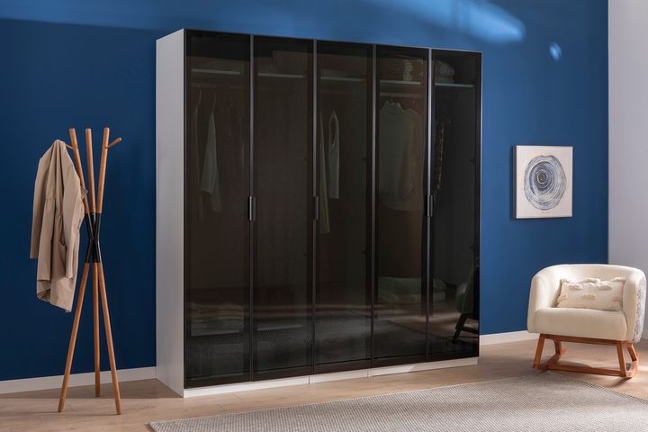 Luna Nox, Kastdeur, Glas